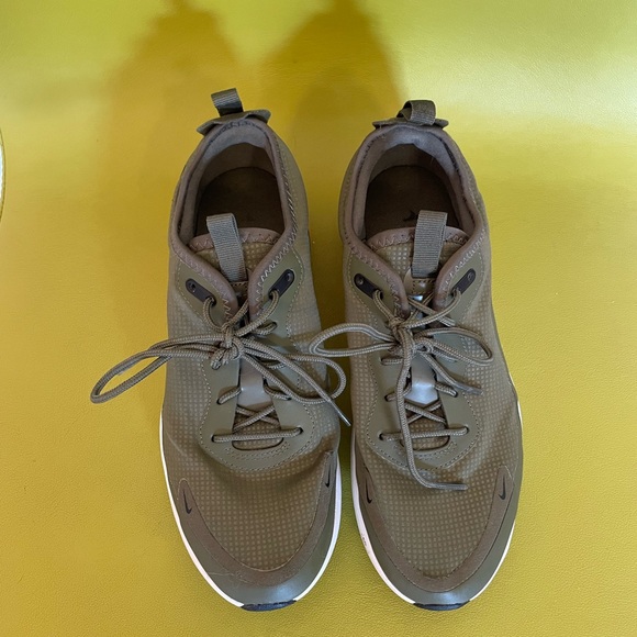 Nike Air Max Army Green and sherbet orange shoes size 7.5. Worn twice. - Picture 2 of 6